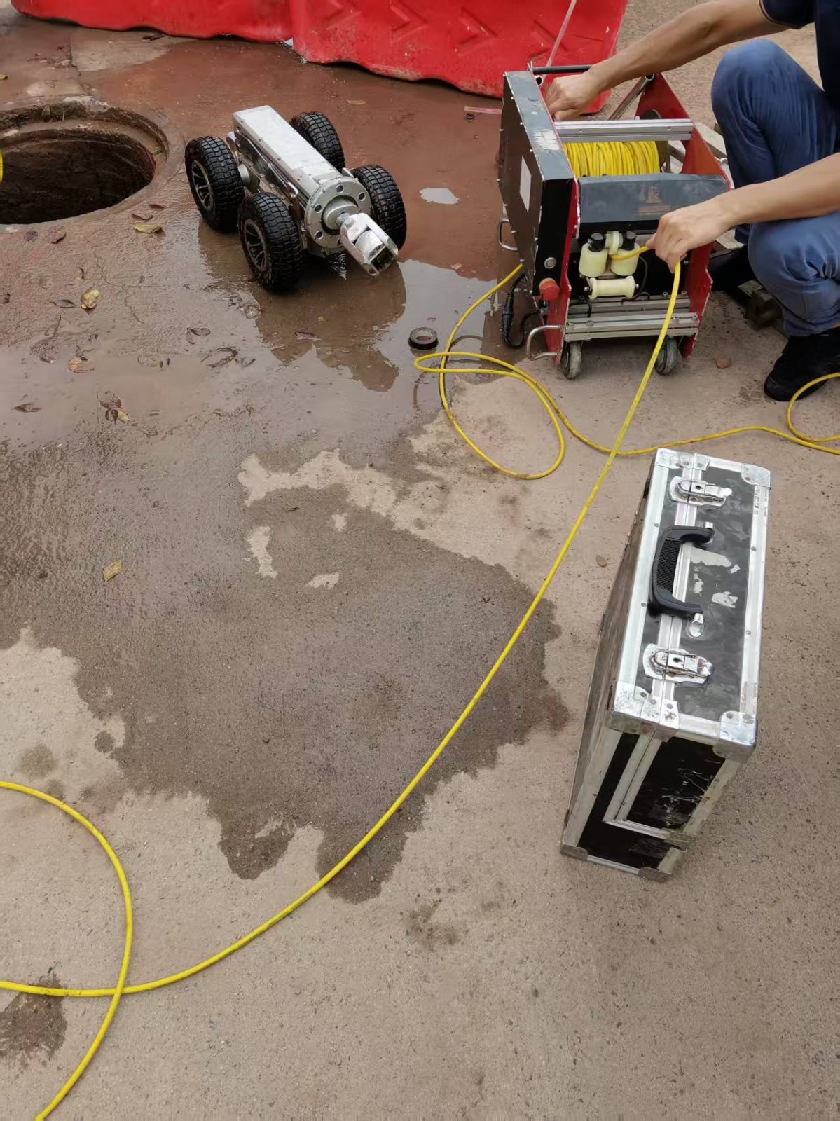CCTV 管道检测机器人地面作业